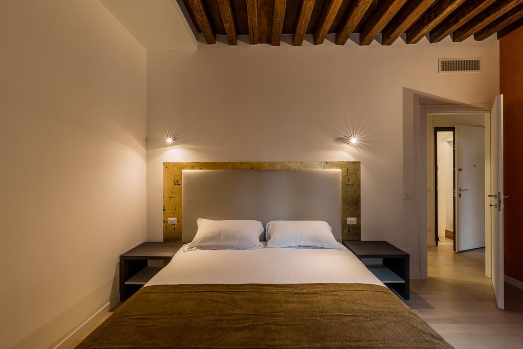 Charming Palace Corte Del Teatro Appartement