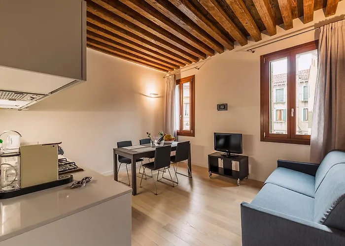 Charming Palace Corte Del Teatro